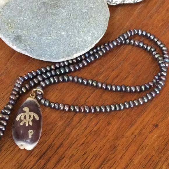 Inlaid turtle on shell/ freshwater pearl bead necklace - Picture 4 of 4